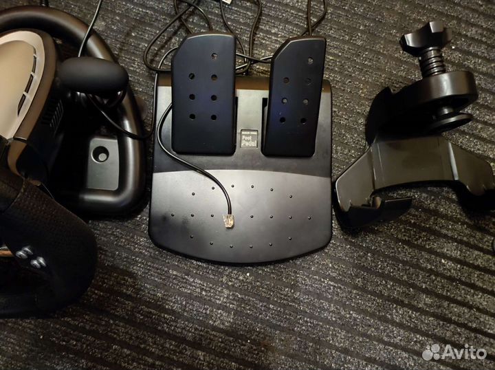 Игровой руль с педалями для пк sven GC-W700