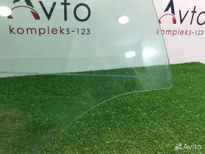 Стекло двери заднее правое Audi A3 8P BZB 2007