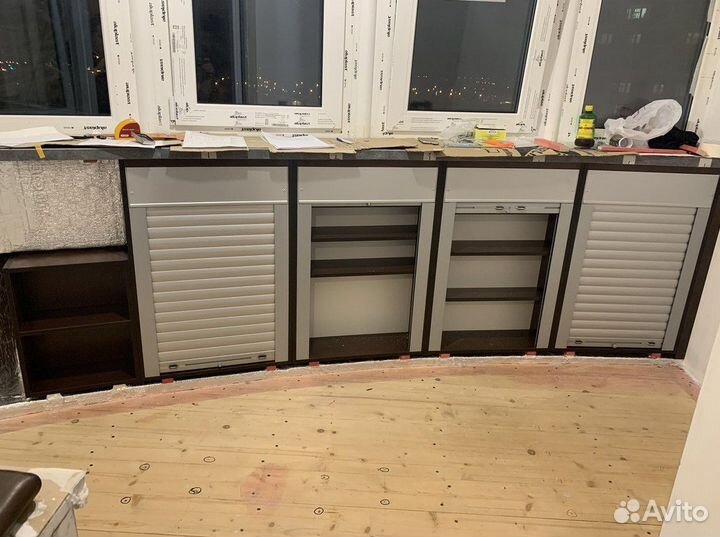 Шкаф с рольставнями на балкон на заказ