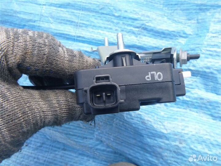 Замок лючка бензобака Lexus Ls600 UVF45 2UR-FSE