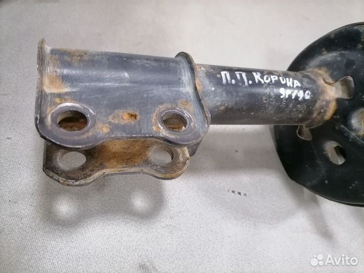 Амортизатор передний правый Toyota Corona ST190 4S