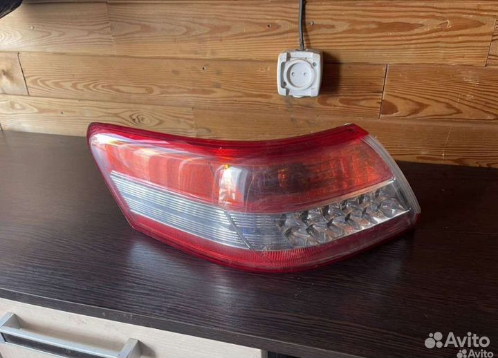 Фонарь задний левый Toyota Camry 40