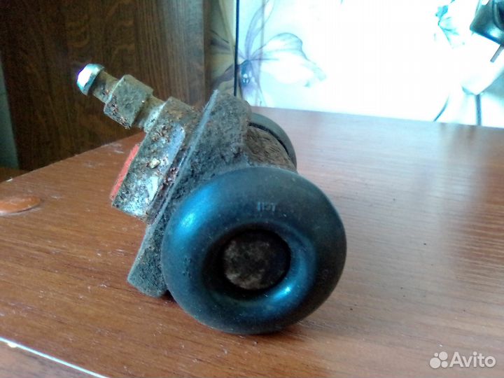 Тормозной цилиндр задний