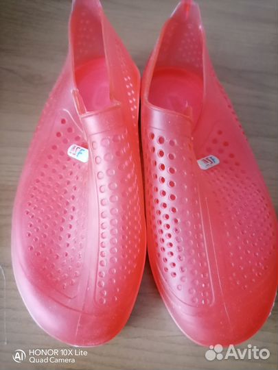 Купальник и тапочки для плавания