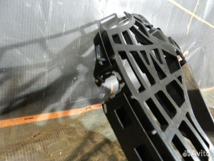 Кронштейн бампера левый-Mercedes-Benz GLA- X156