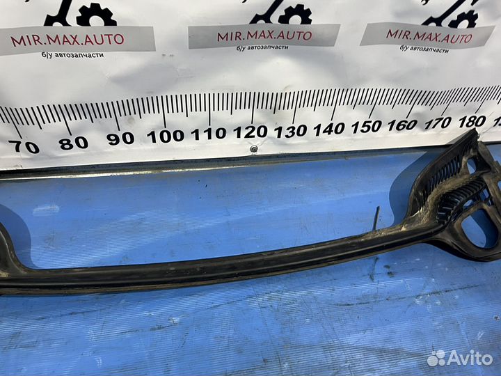 Жабо Peugeot 407 2006г