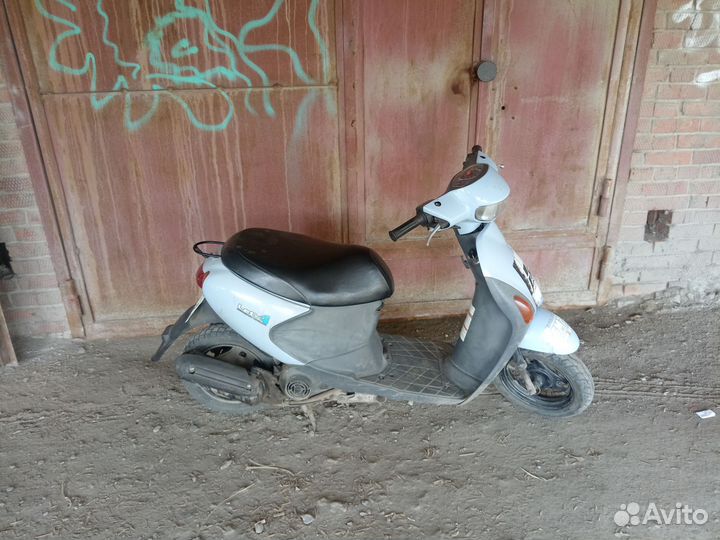 Скутер suzuki lets 4