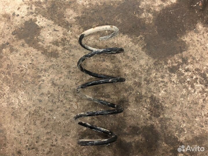 Volkswagen polo пружина передняя