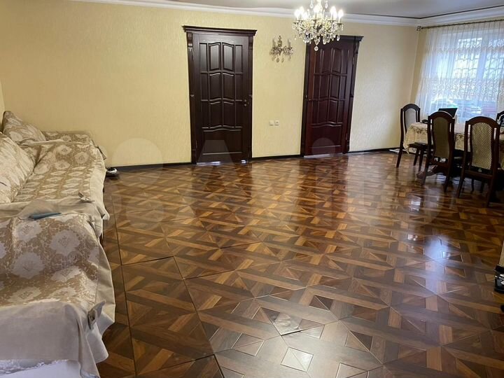 Дом 226 м² на участке 4,5 сот.