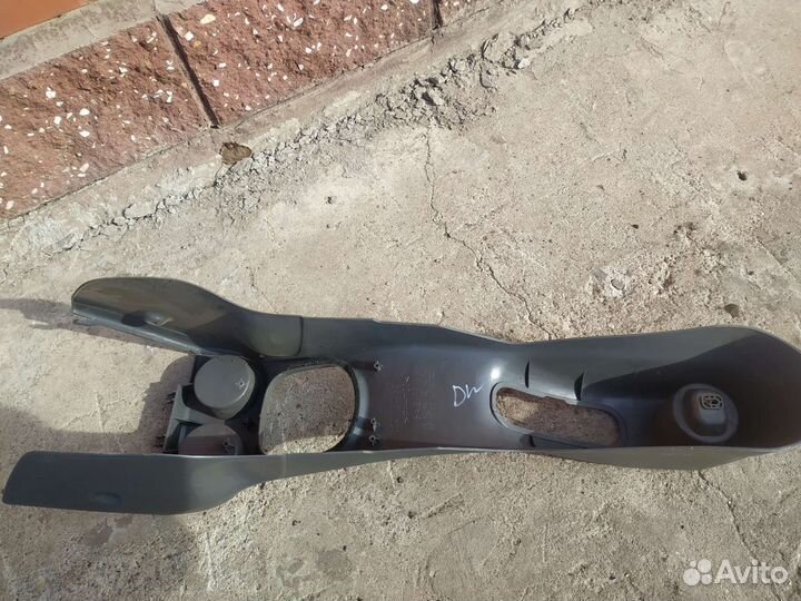 Консоль центральная между сиденьями Mazda Demio DW