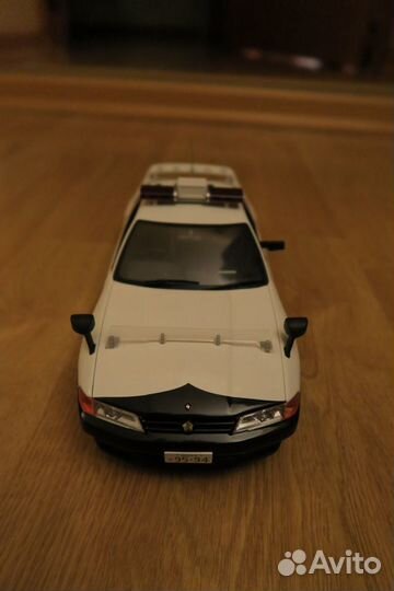 Kyosho 1:18 полицейский автомобиль