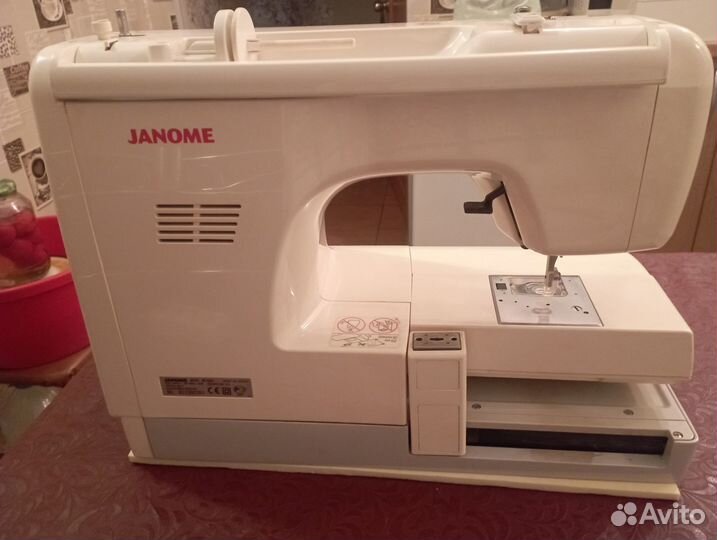 Вышивальная машина Janome Memory Craft 300e
