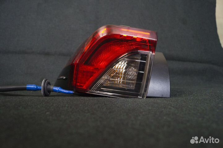 Фонарь задний Toyota rav4 50