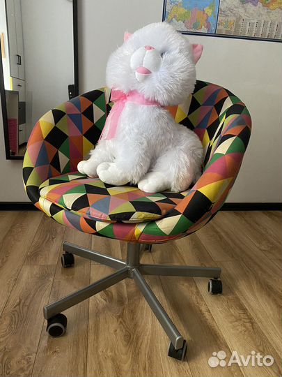 Стул на колесиках