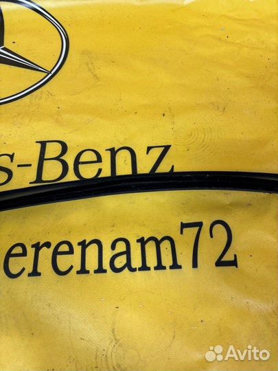 Уплотнитель стекла двери задний левый Mercedes