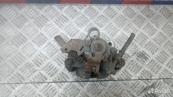 Суппорт тормозной задний правый Opel Zafira