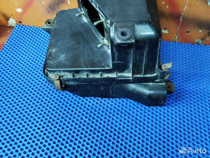 Корпус воздушного фильт Mitsubishi chariot grandis