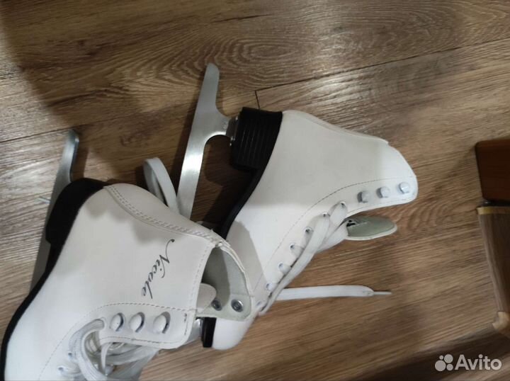 Продам коньки 34