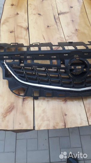 Продаётся решётка радиатора Opel Astra J