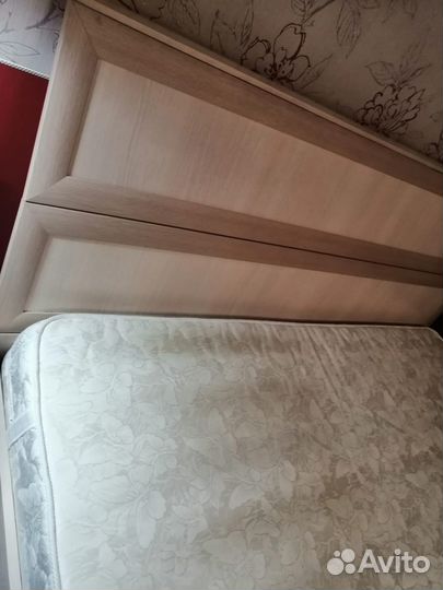 Кровать двухспальная с матрасом бу