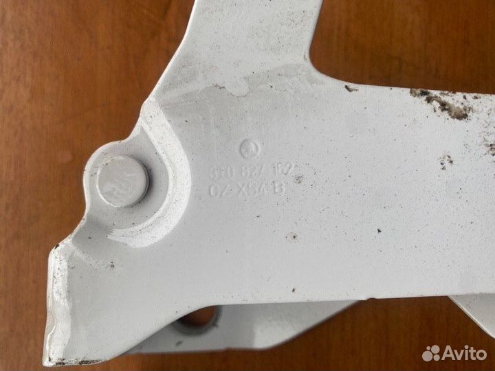 Петля крышки багажника Skoda Superb седан сayc