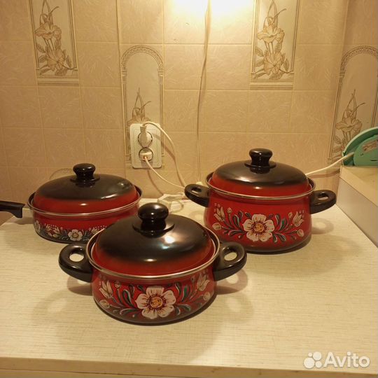 Кастрюли эмалированные новые