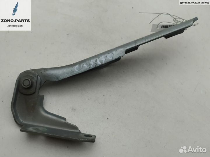 Петля капота правая 4B0823302D на Audi A6 C5 (1997-2005)