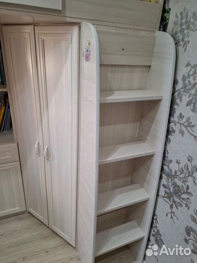 Кровать чердак со столом и шкафом бу