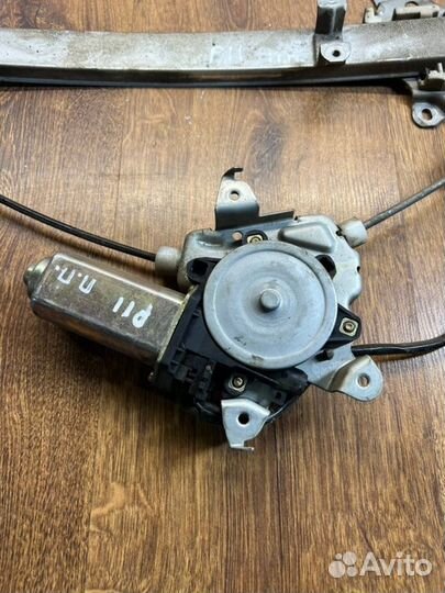 Стеклоподъемный механизм передний правый Nissan