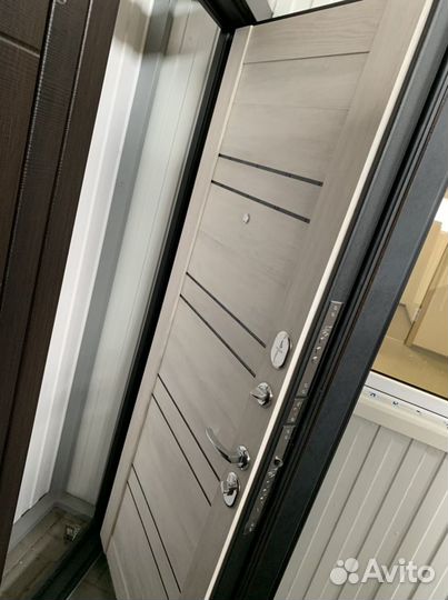 Дверь. Чикаго. Дуб. Шале