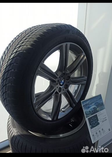 Bridgestone Blizzak LM-001 275/45 R20 V