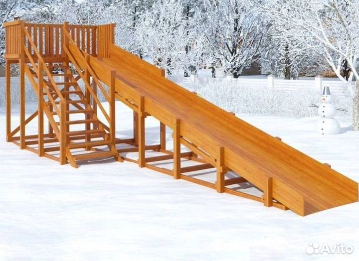 Зимняя деревянная горка 