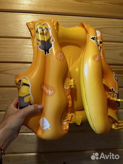 Жилет новый детский миньоны, нарукавники