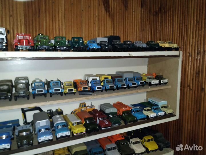 Модель автомобиля 1:43