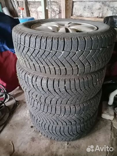 Pirelli Ice Zero 215/65 R16 102