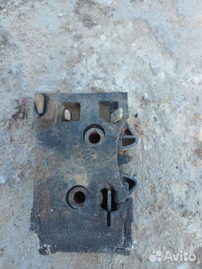 Замок двери задней правой Audi 80/90b4