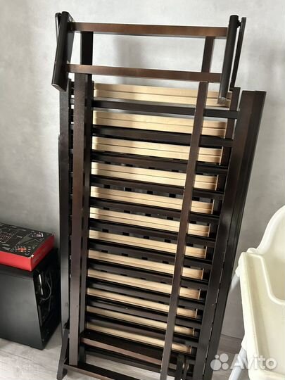 Детская кроватка с поперечным маятником