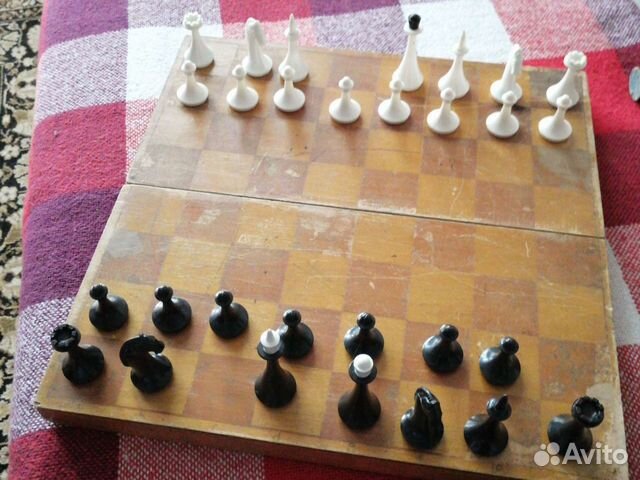 Шахматы штучно 30руб,фигурка
