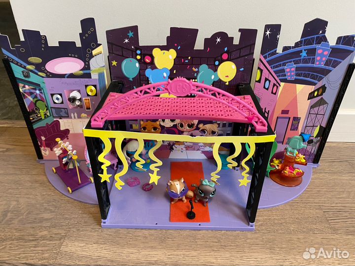 Набор Littlest Pet Shop со сценой