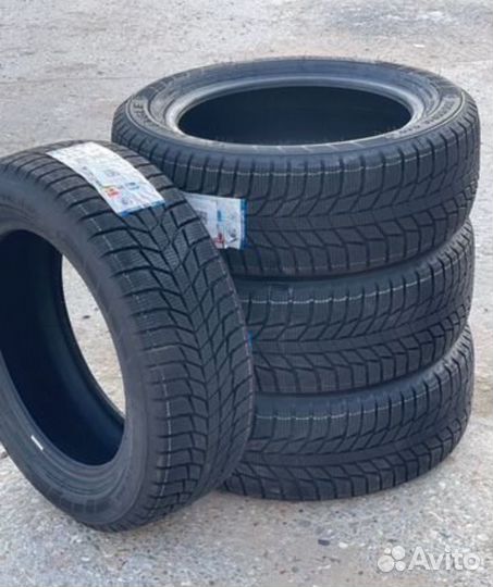 Triangle PL01 225/40 R18 92R