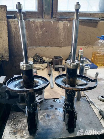 Стойка амортизатора