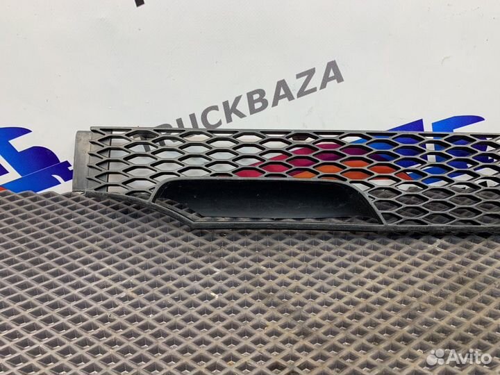 Сетка решетки радиатора левая Mercedes-Benz Actros