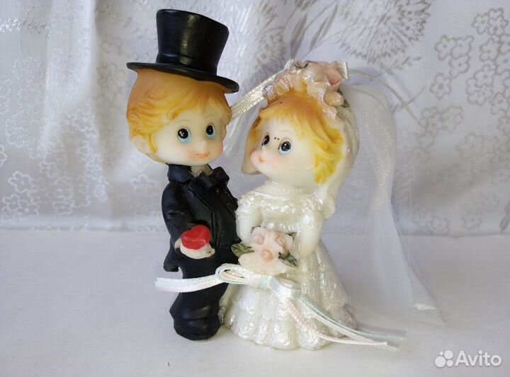 Фигурки жениха и невесты