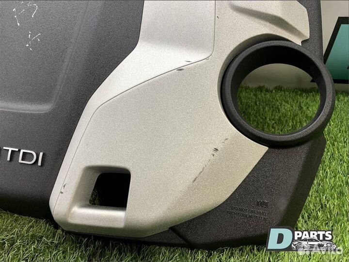 Декоративная крышка двс Audi Q7 CCF