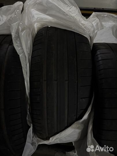 Pirelli P Zero 285/40 R22 и 325/35 R22