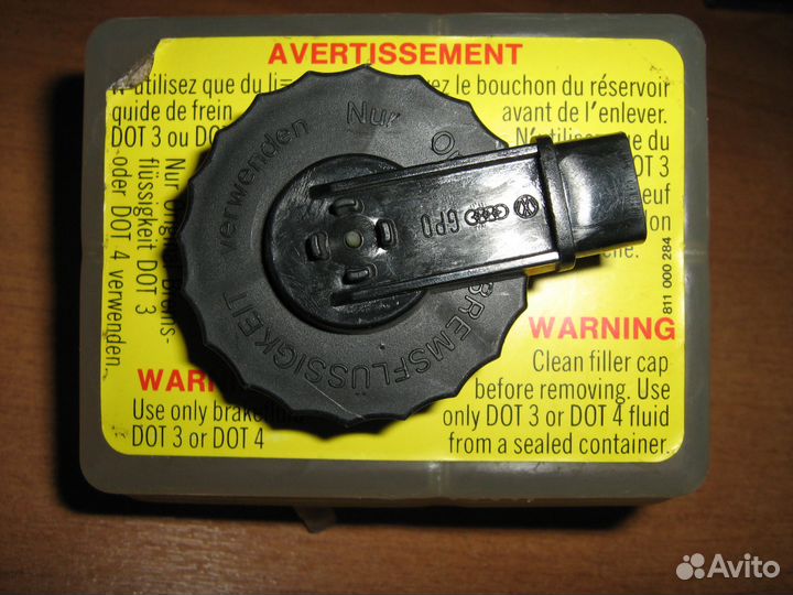 Audi 80/90 B2 Бачок тормозной жидкости 811611307A