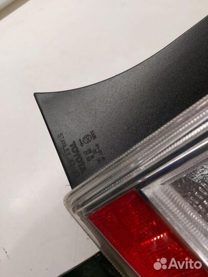 Фонарь задний правый Toyota Prius 3 ZVW30