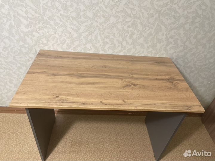 Письменный стол