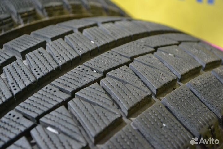 Bridgestone Blizzak Revo GZ 215/45 R17