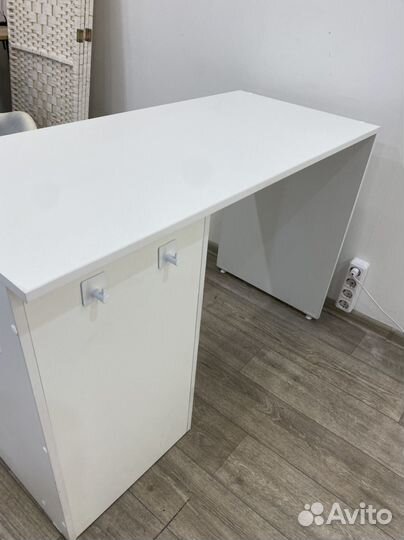 Стол для мастера маникюра